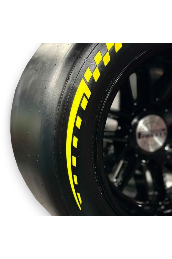 Miniatura 1:2 Neumático Pirelli F1 Medio 2026